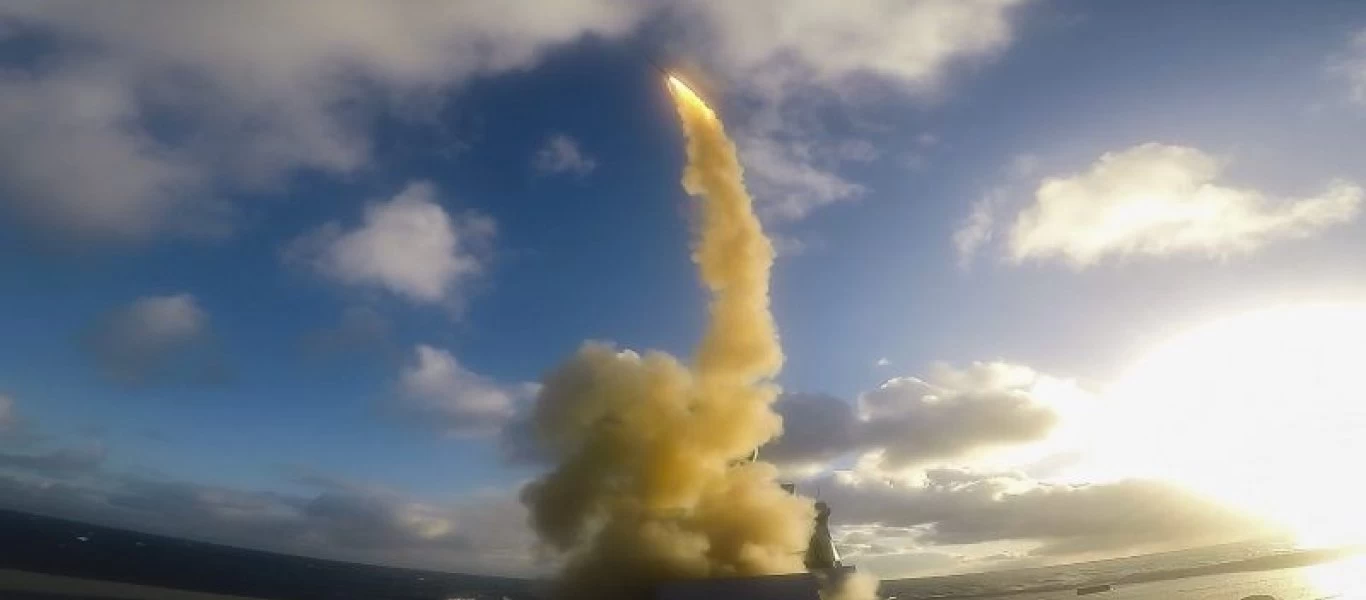 Το γαλλικό ναυτικό καταρρίπτει ιπτάμενο στόχο με βολή πυραύλου ASTER-30 (βίντεο)